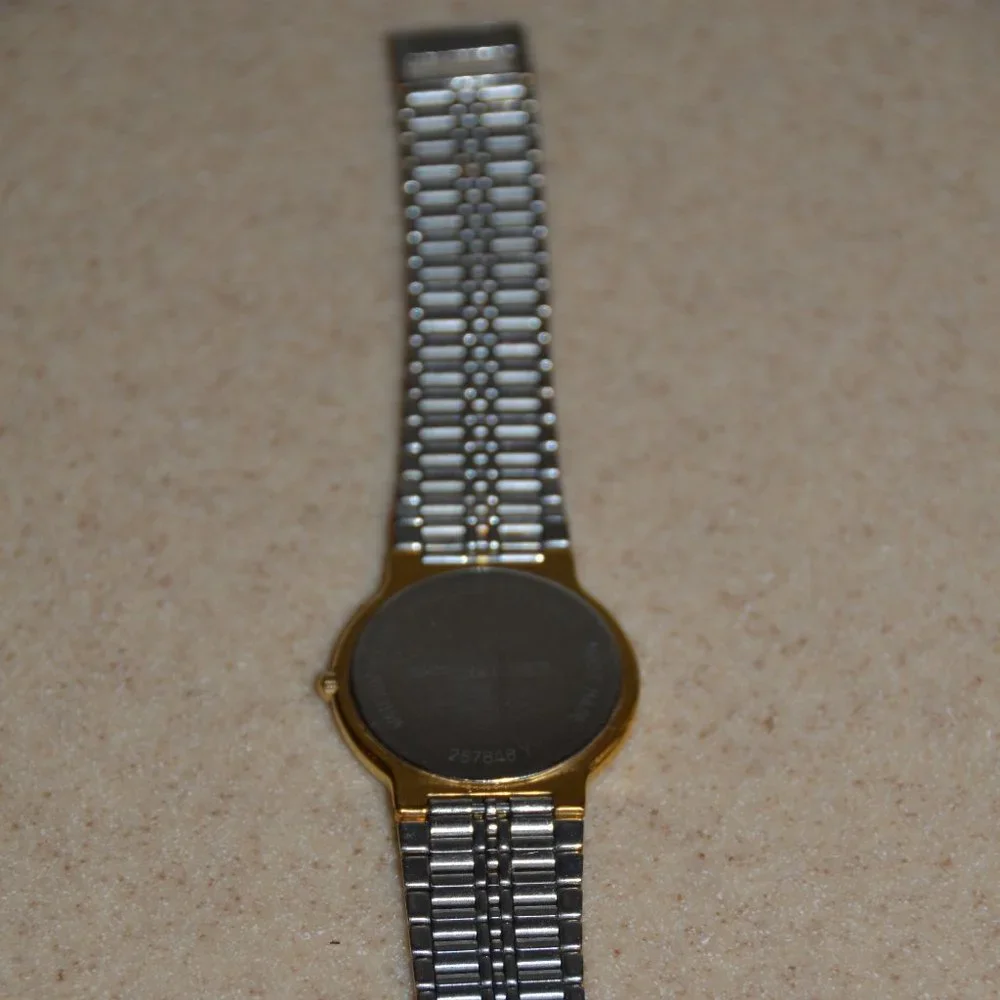 VINTAGE ESTATE MAYORS SAPPHIRE CRYSTAL DATEJUST SWISS MOVEMENT GOLD BAND WATCH